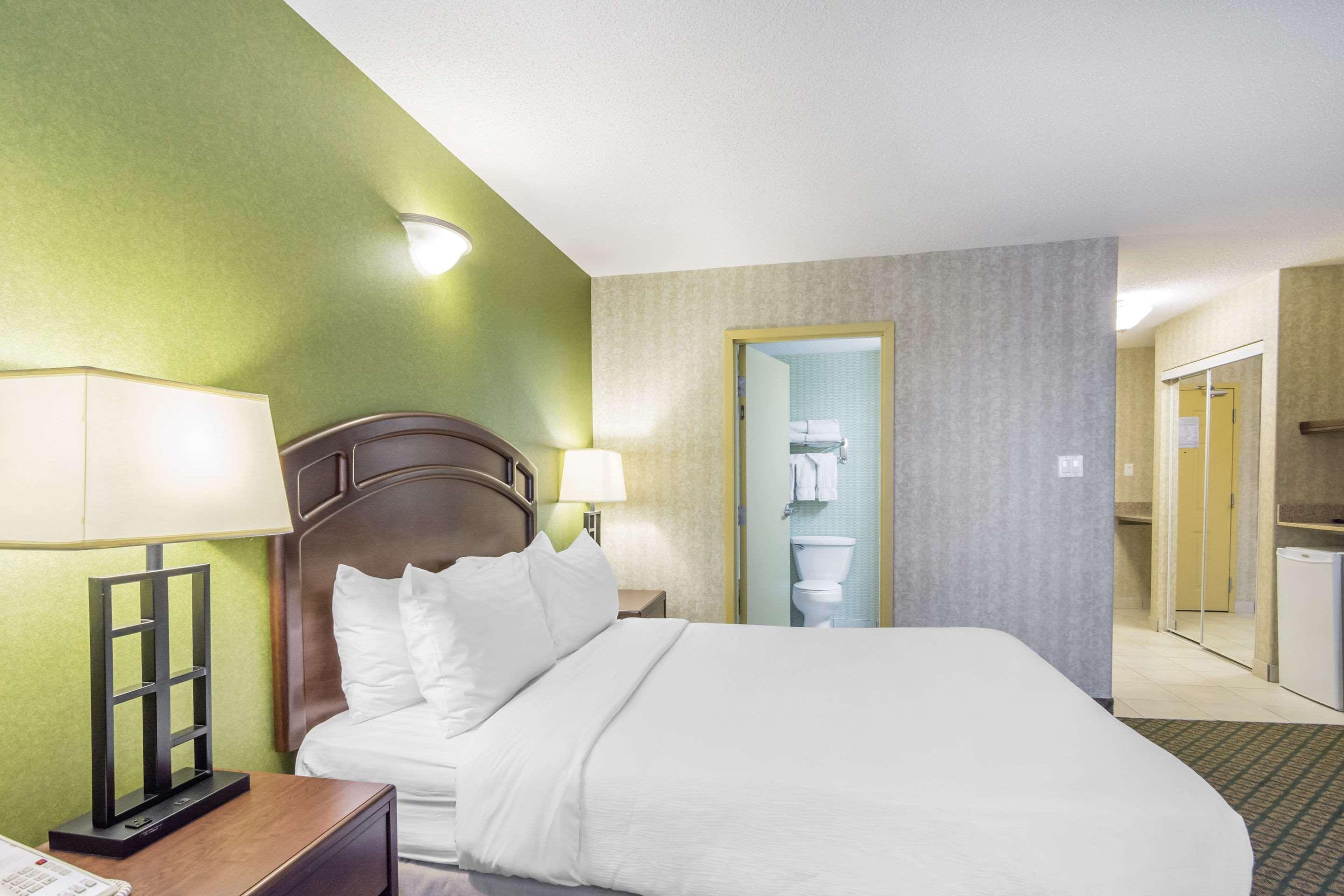 Clarion Hotel & Conference Centre Sherwood Park Extérieur photo