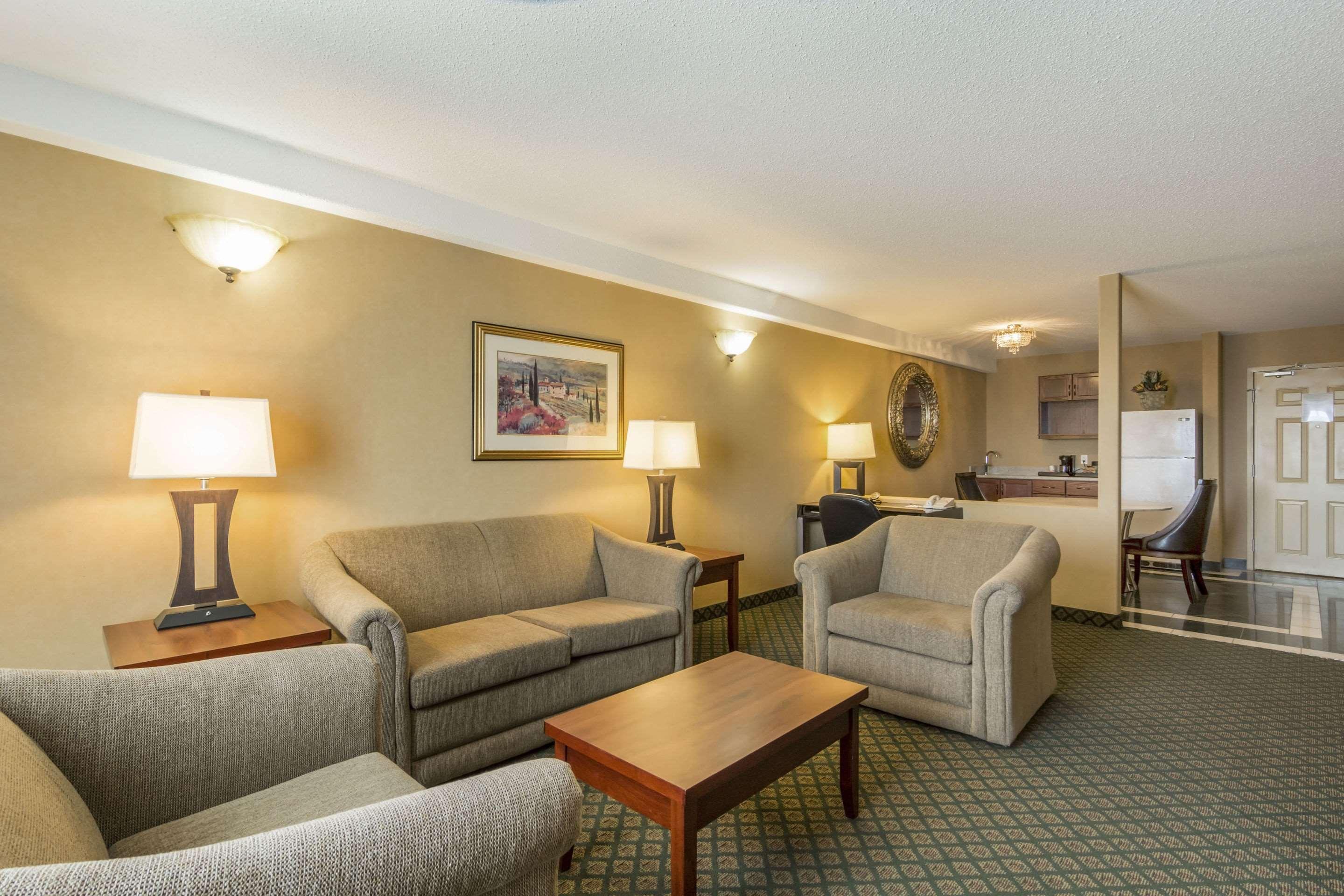 Clarion Hotel & Conference Centre Sherwood Park Extérieur photo