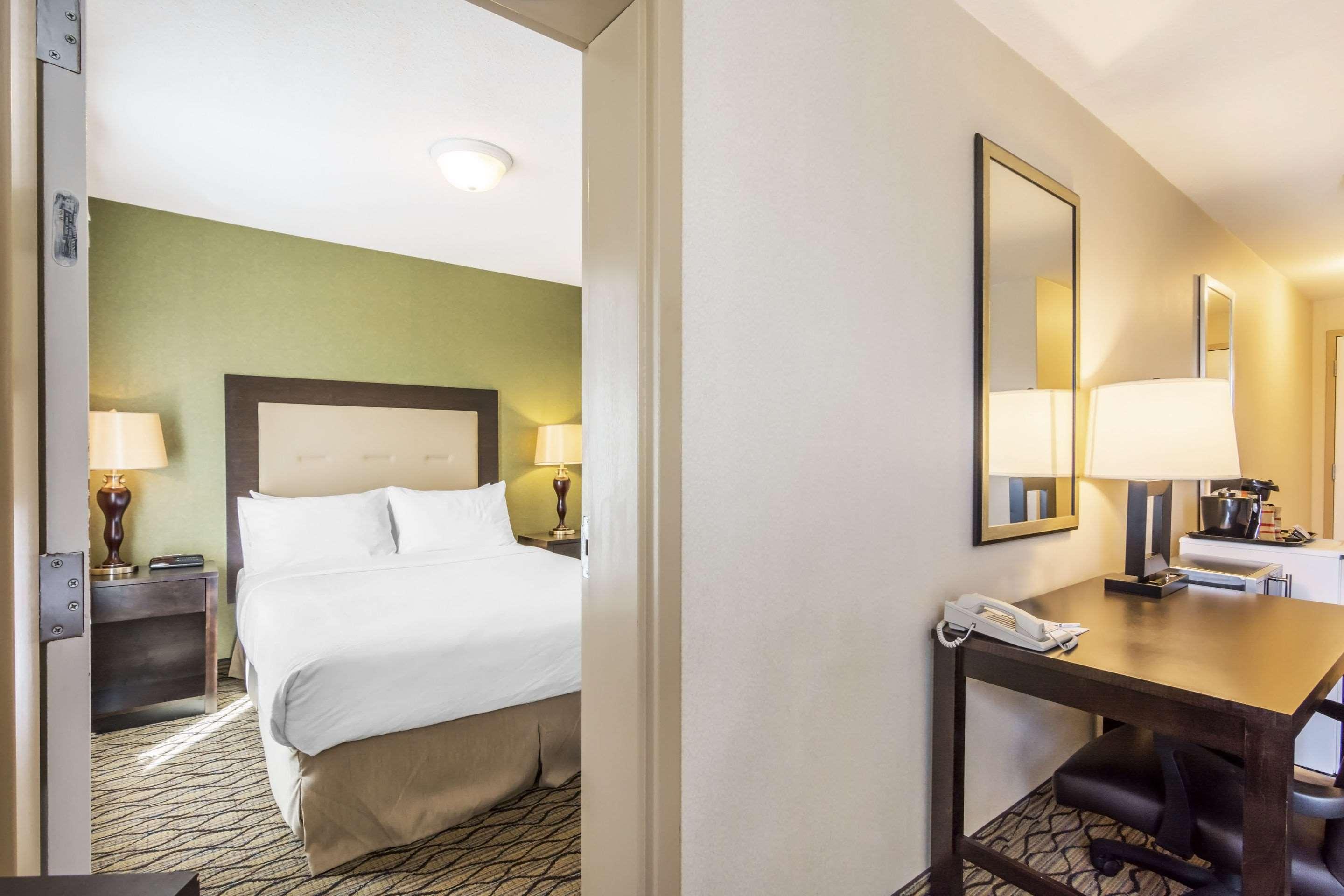 Clarion Hotel & Conference Centre Sherwood Park Extérieur photo