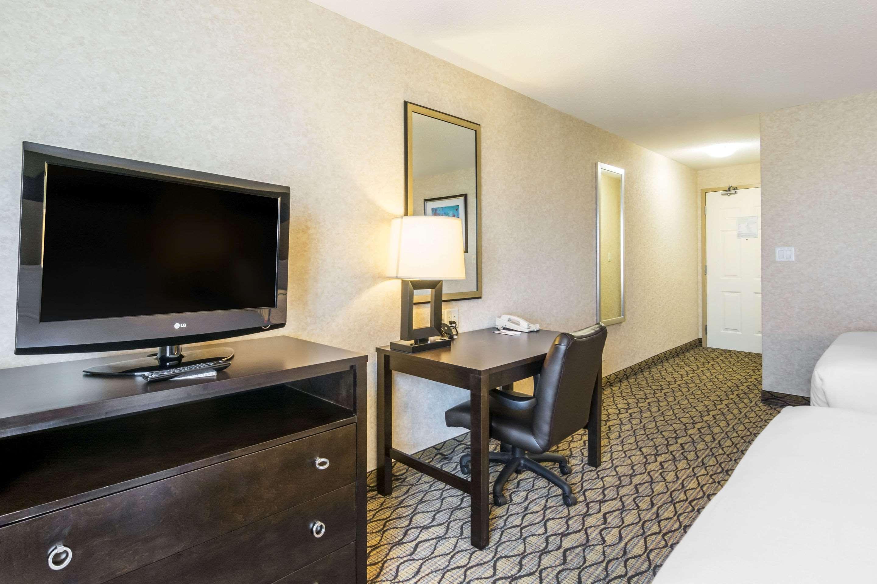 Clarion Hotel & Conference Centre Sherwood Park Extérieur photo