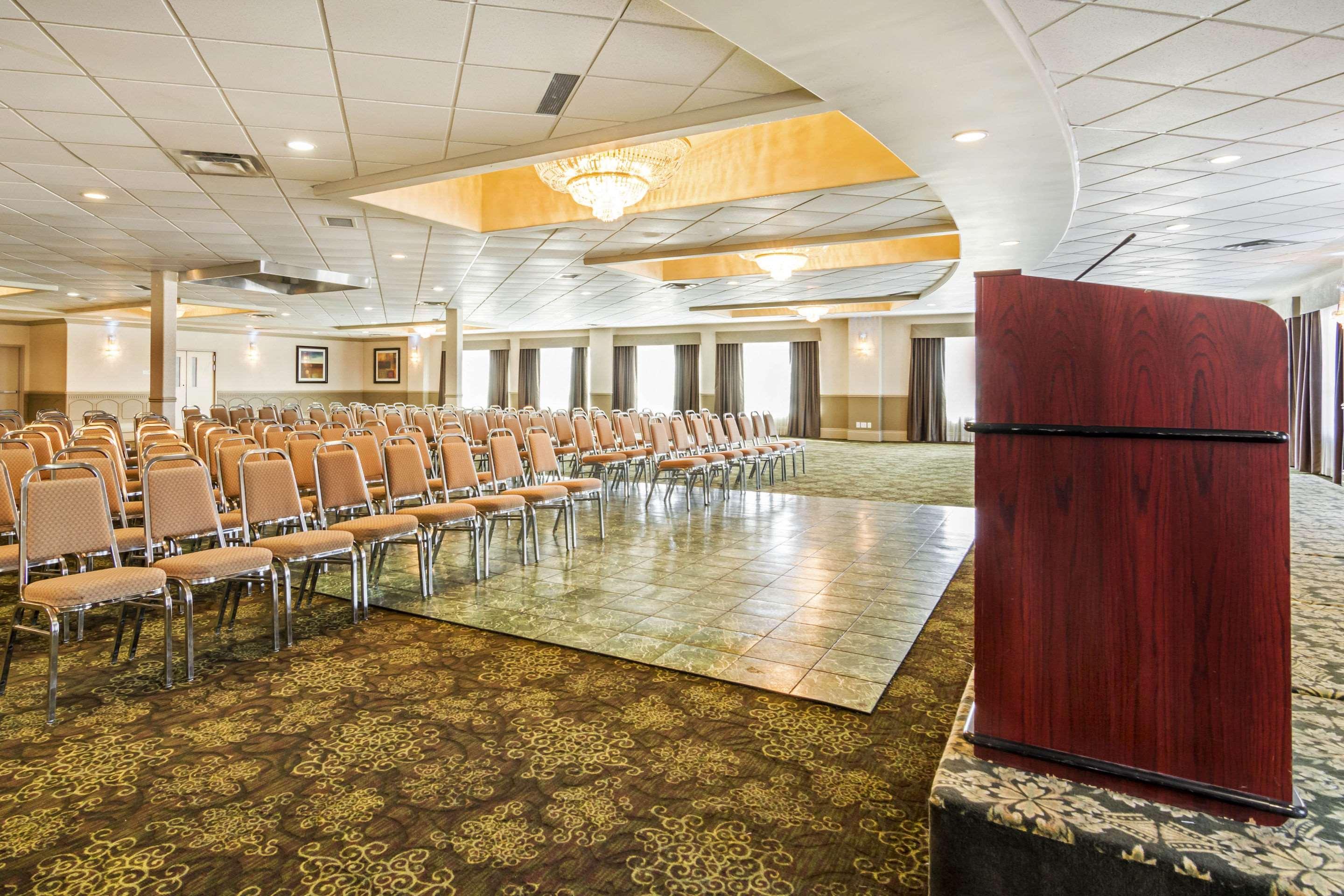 Clarion Hotel & Conference Centre Sherwood Park Extérieur photo