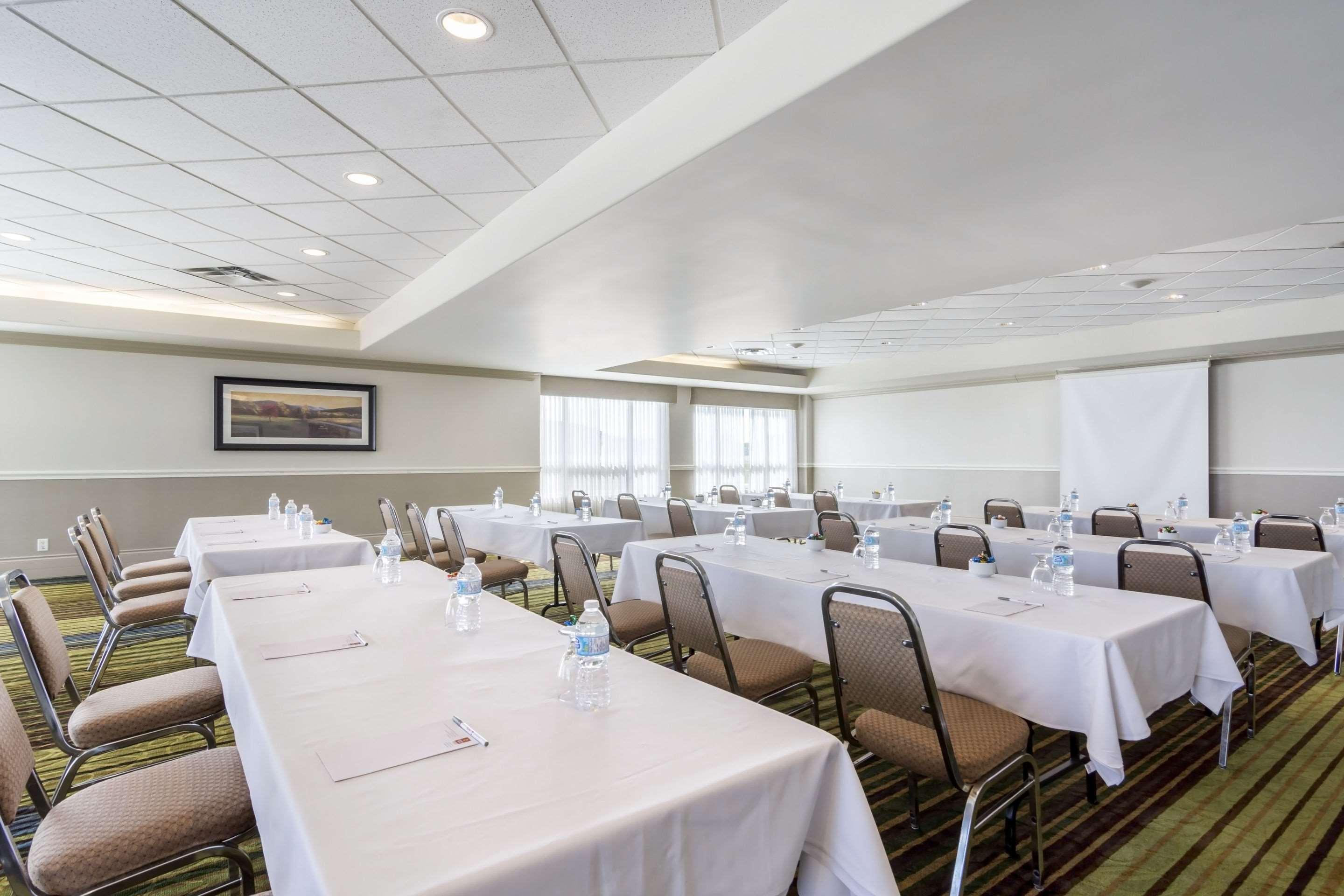 Clarion Hotel & Conference Centre Sherwood Park Extérieur photo